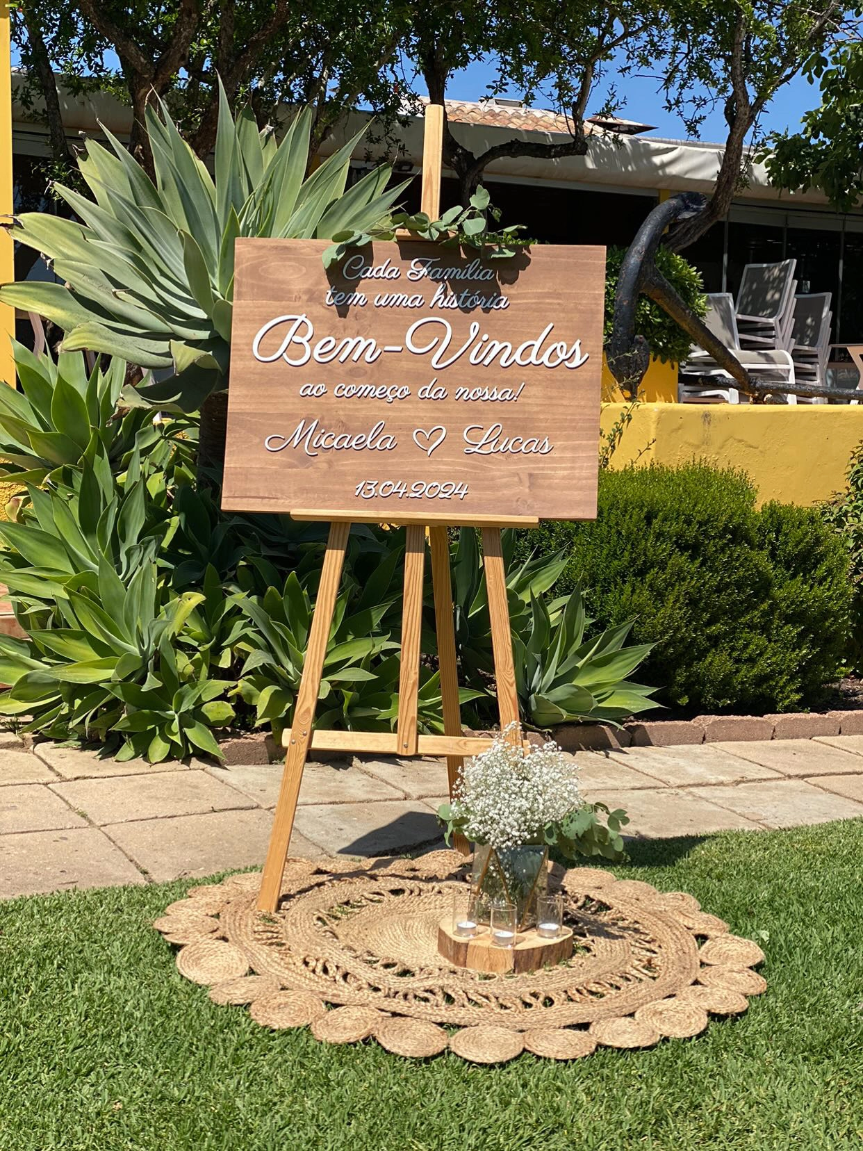 Peças Personalizadas em Madeira & Acrílico ideais como artigos para festa de casamentos, únicos para tornar o seu evento inesquecível.