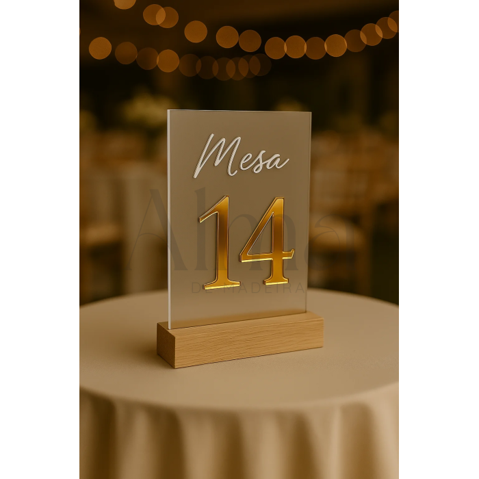 O número de mesa fosco é o detalhe que eleva a decoração de qualquer evento. Esta peça combina elegância e funcionalidade.