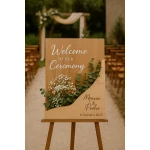 O modelo Placa madeira Compartimento madeira destaca-se pelo seu compartimento, onde é possível adicionar arranjos de flores frescas.