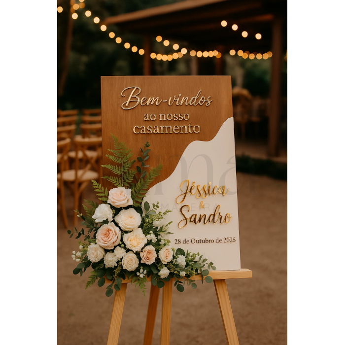 Placa Madeira Compartimento Dourado com flores (não incluídas), ideal para casamentos e eventos. Perfeita para lojas online de decoração elegante.